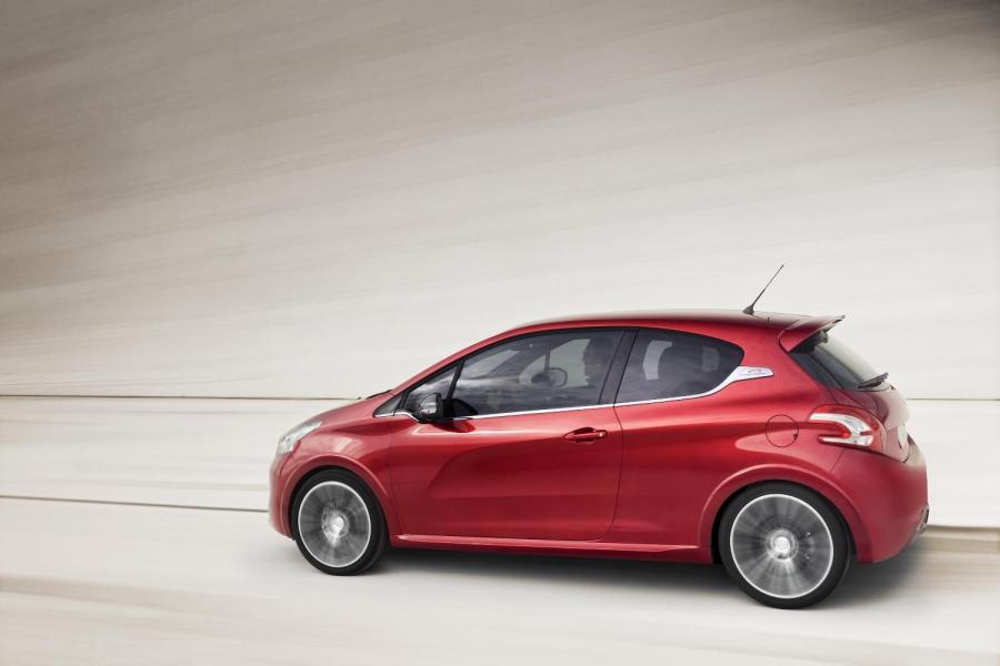 Peugeot 208 GTi Concept 2012 года  (фото 9 из 26)